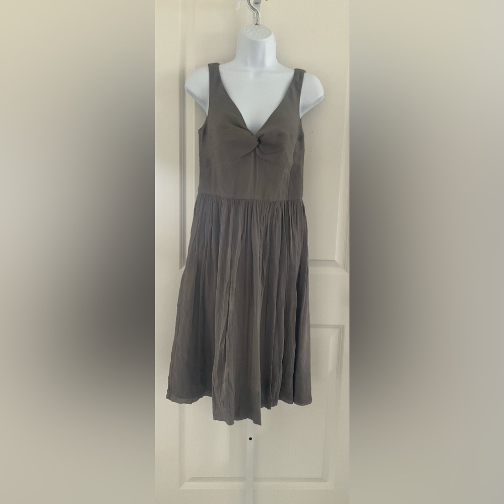 J Crew Gray 100% Silk Chiffon Twist Tank Mini Dress.
Size 8.
